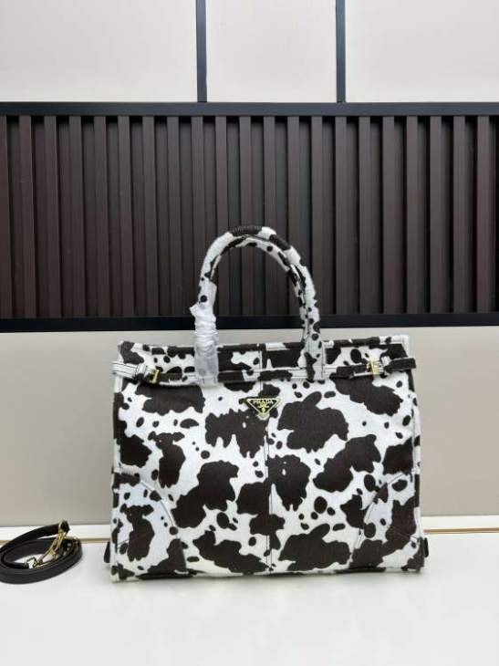 Picture of Prada Handbags _SKUfw216500182fw